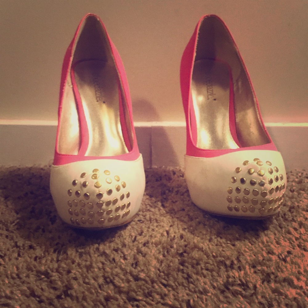 Bright Pink Heels 👠